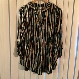 Dear Scarlett Women's Black and Green Patterned Blouse